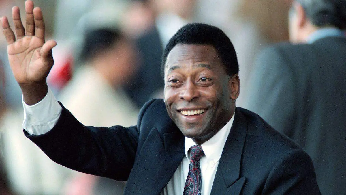 Salud de Pelé mejora de manera progresiva, aseguran médicos